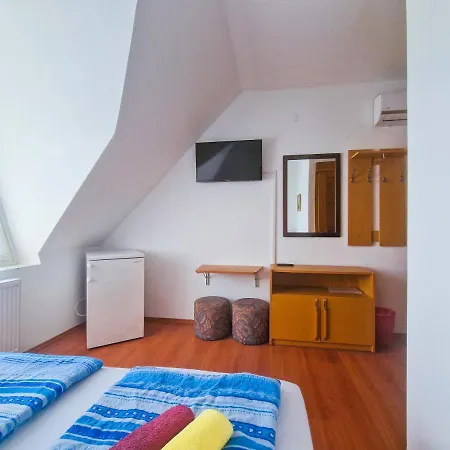 Weinberger Vendeghaz 3* Zamárdi