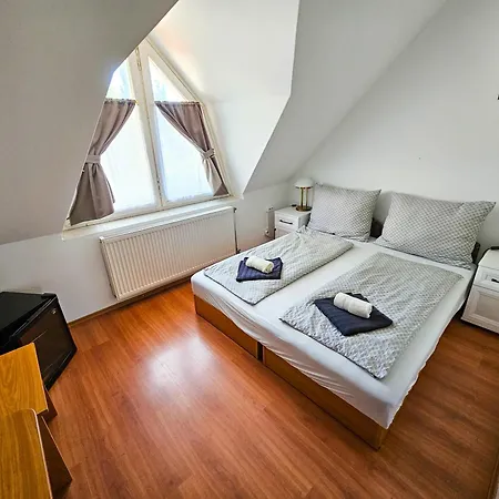 Weinberger Vendeghaz 3*